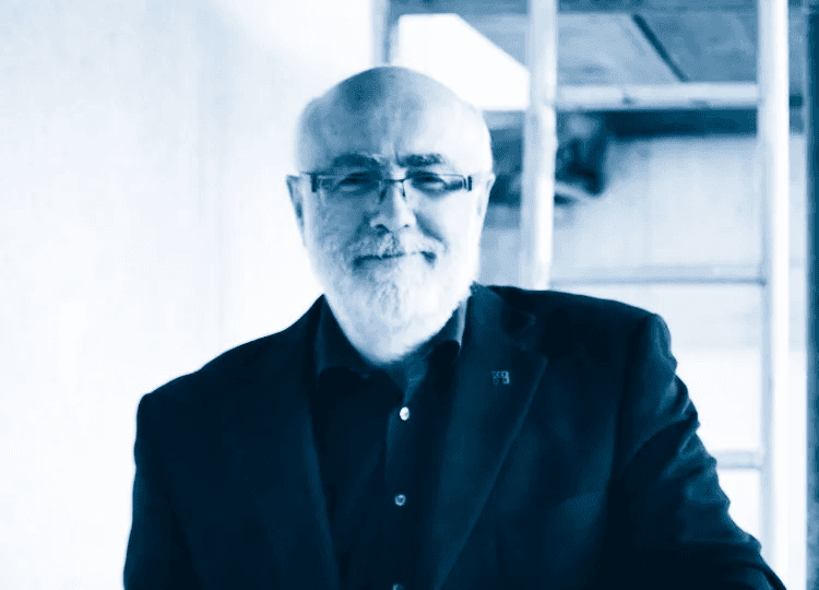 Porträt von Architekt Uwe Müller im beruflichen Kontext