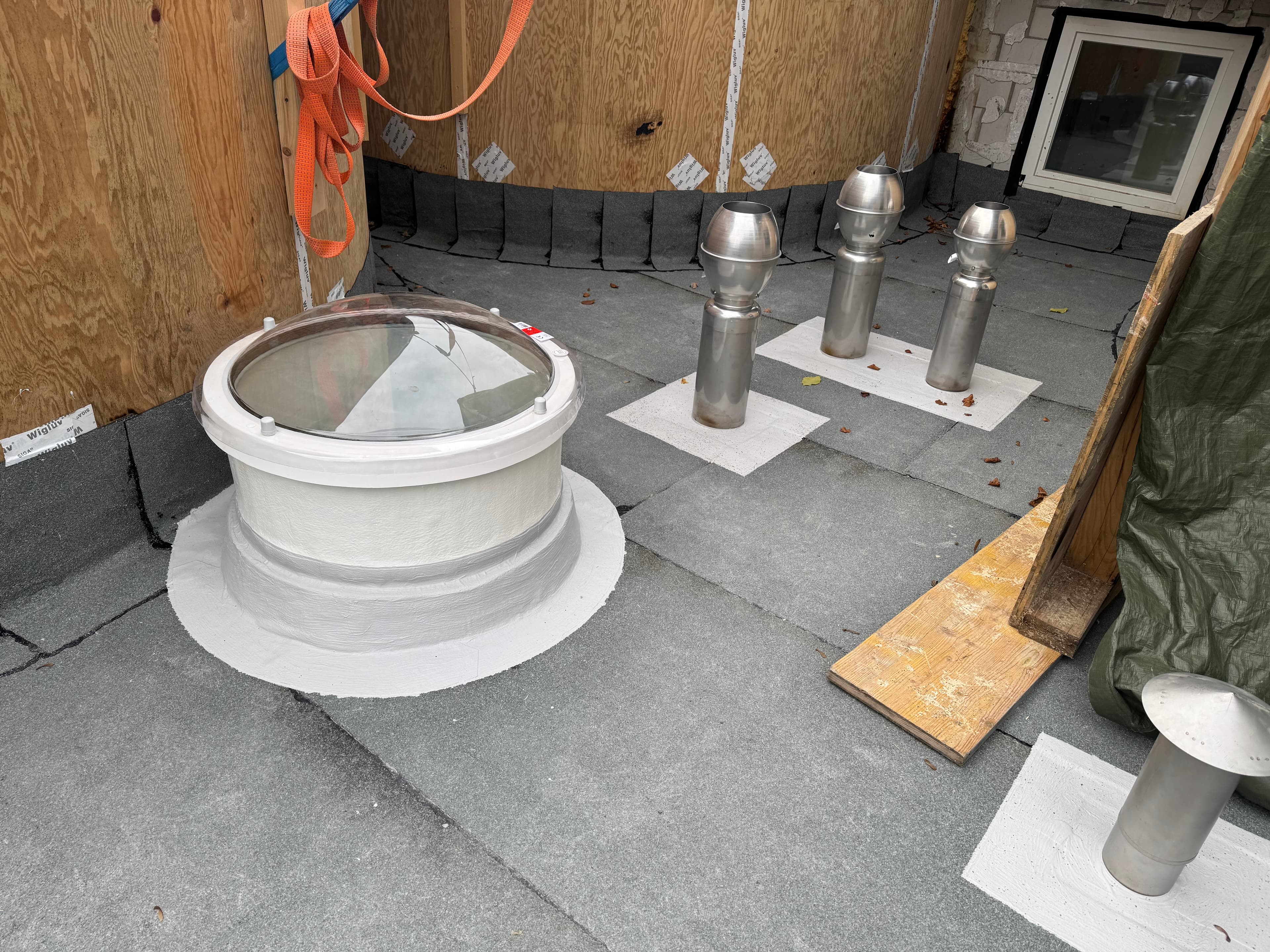 PMMA Liquid Waterproofing at the Detail Connection to a Pipe Penetration