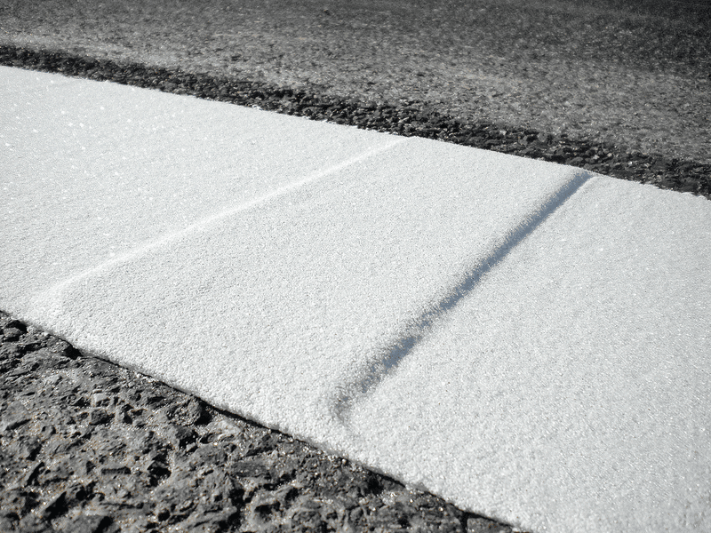 Profilstruktur-Markierung mit erhöhter Griffigkeit für Verkehrsflächen