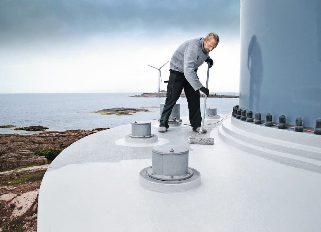 Sockelabdichtung in einem Windpark mit technischen Aufbauten und Abdichtung