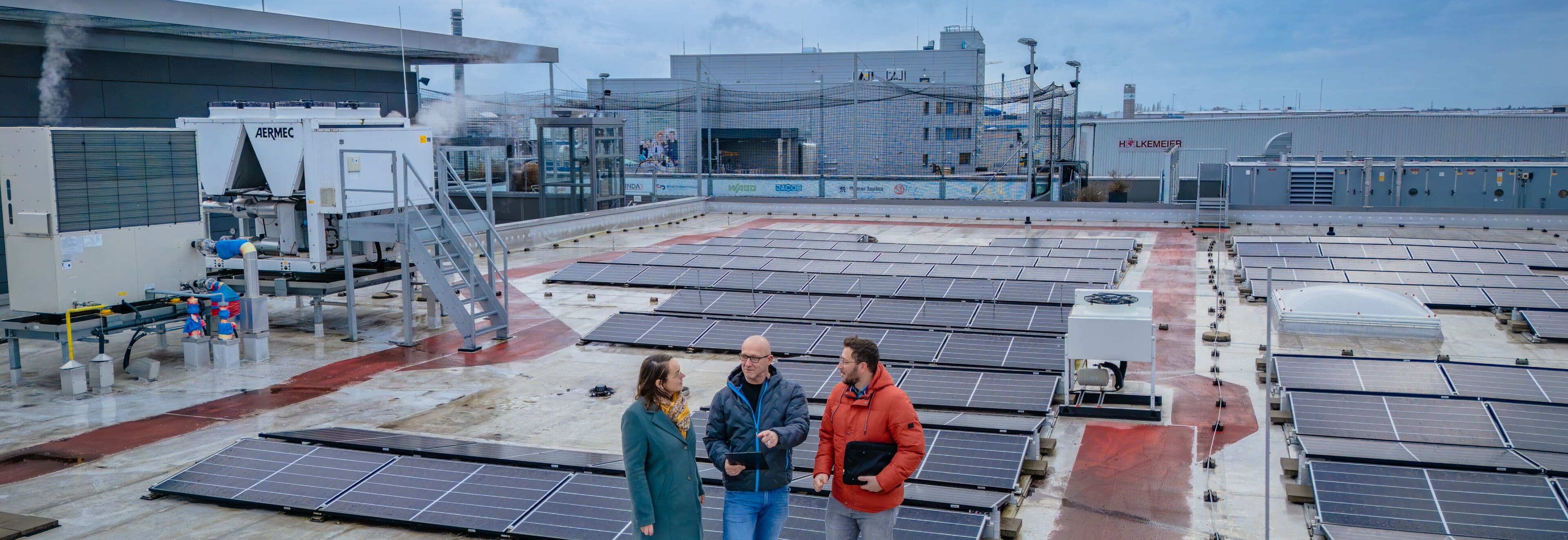 Übersichtsaufnahme einer Dachfläche im Rahmen des Triflex DachChecks zur strukturierten Bestandsbewertung