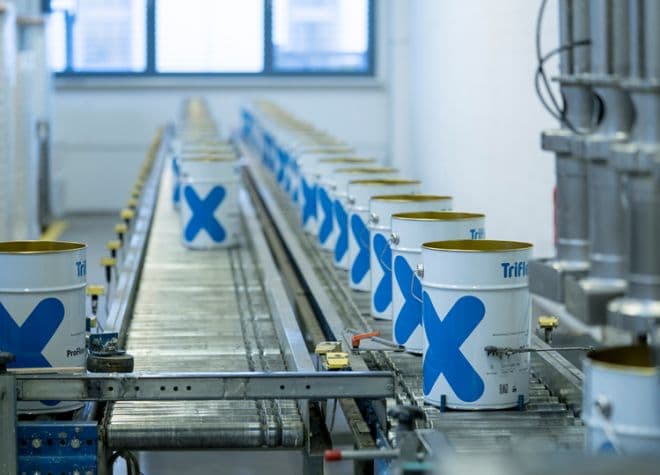 Produktionslinie von Triflex Flüssigkunststoff