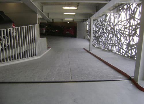 Bewegungsfuge in einem Parkdeck mit Triflex ProJoint+ Abdichtungssystem