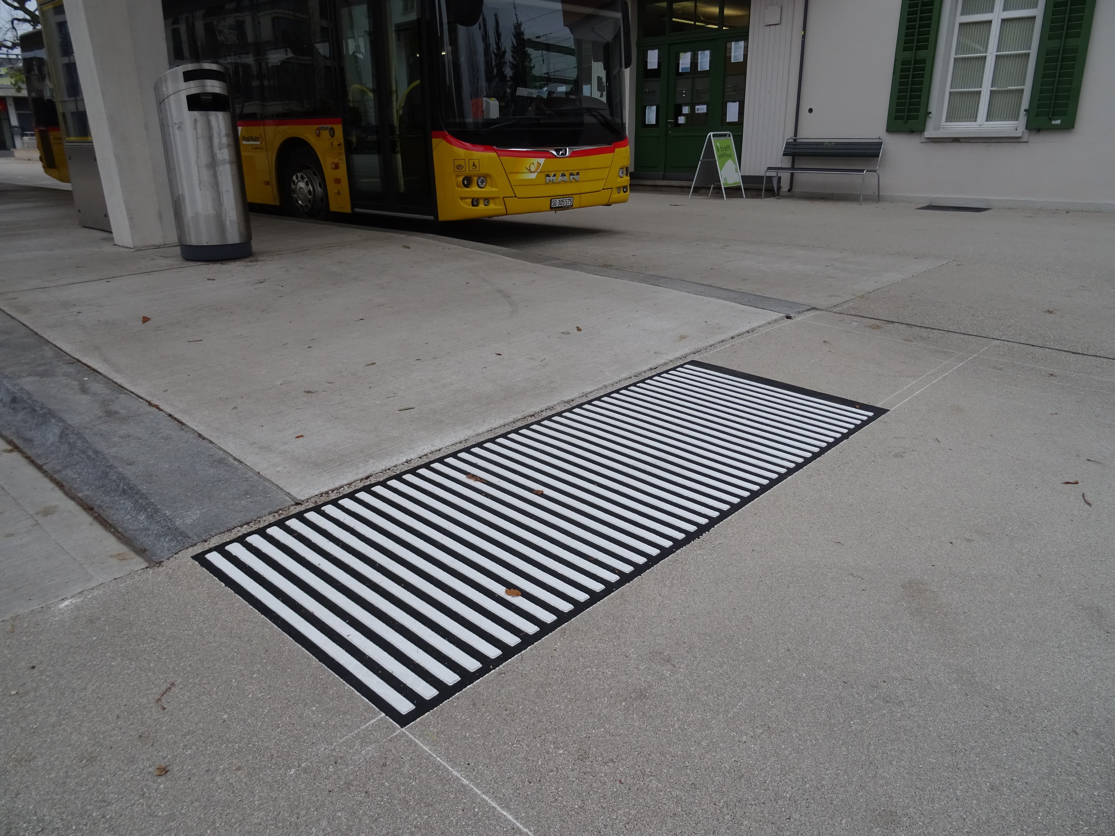 Taktile Markierungen am Bahnhof in Flawil