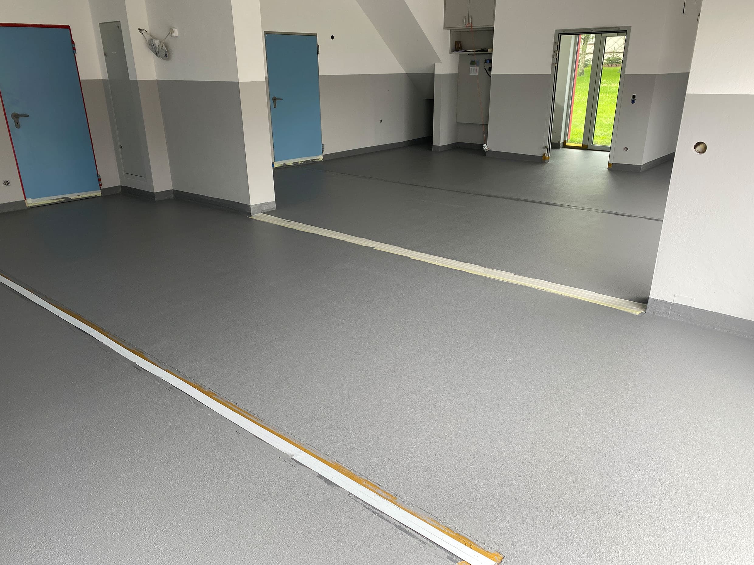 Abdichtung einer Feuerwehrhalle mit Triflex ProDeck
