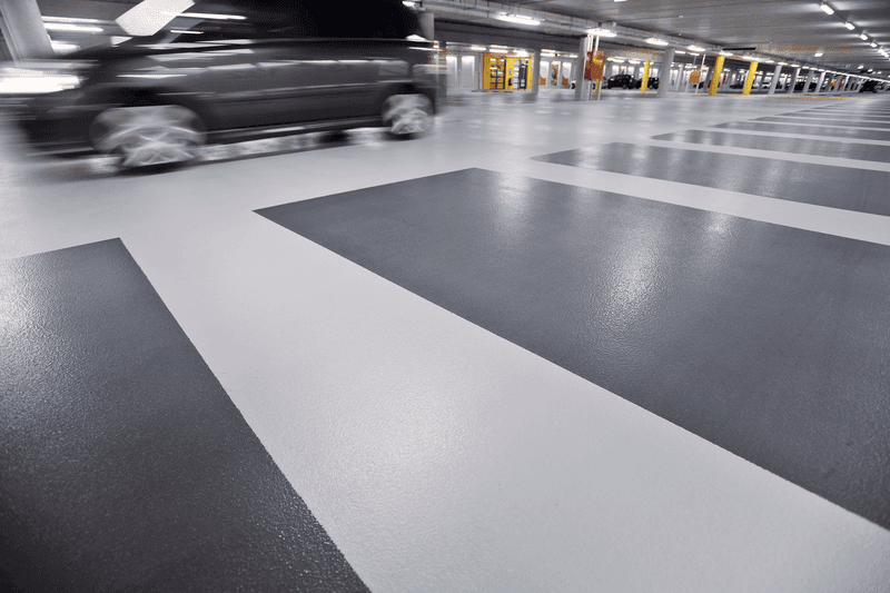 Parkdeck mit Triflex DeckFloor Beschichtungssystem für mechanisch belastete Parkflächen