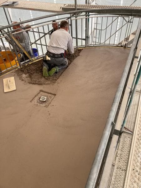Gefälleherstellung mit Triflex CeFix Screed 631 auf Dach- oder Terrassenfläche