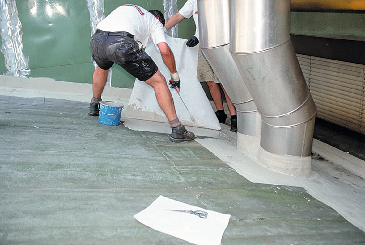 PMMA Liquid Waterproofing at the Detail Connection to the Parapet and Roof Penetration