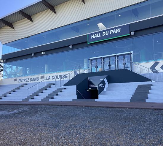 Gradins d'un hippodrome, Angers-Ecouflant