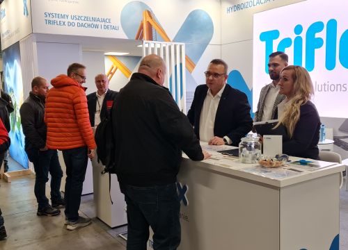 Eksperci na stoisku Triflex w trakcie targów Dach Forum w Kielcach 